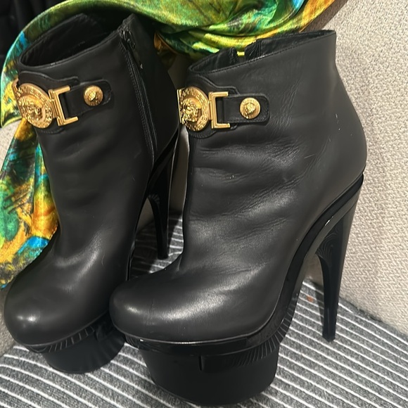 Versace boots - Picture 2 of 4
